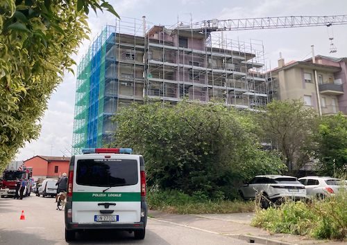 rescaldina protesta cantiere gru