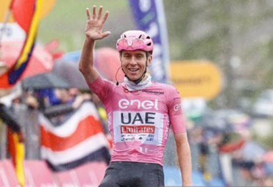 ciclismo giro pogacar