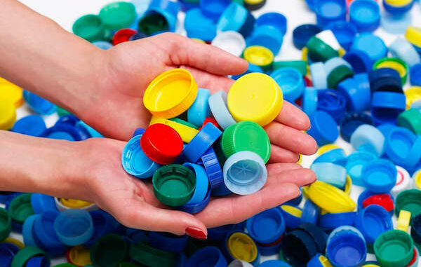 tappi raccolta plastica bottiglie