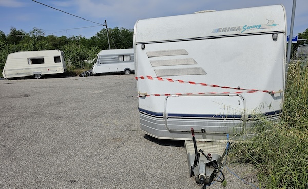 gallarate roulotte sinti abbandonate