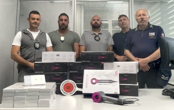 arcisate sequestro asciugacapelli Dyson