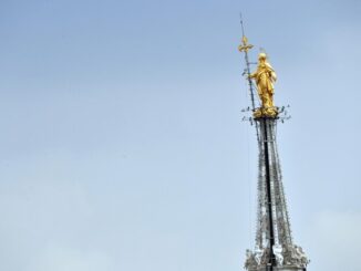 milano duomo climber denuncia