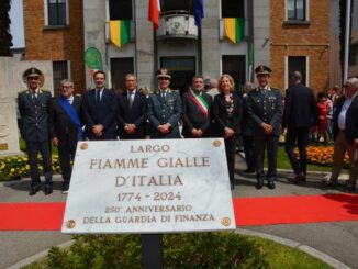 luino piazzale fiamme gialle