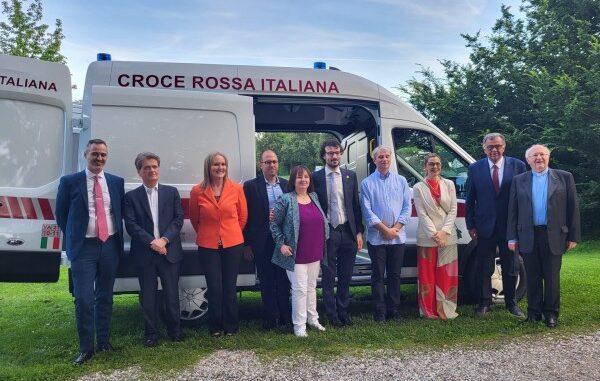 nuovo automezzo croce rossa varese