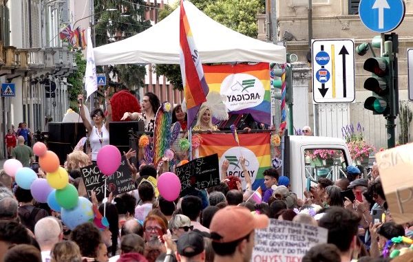 varese sfilata pride diritti