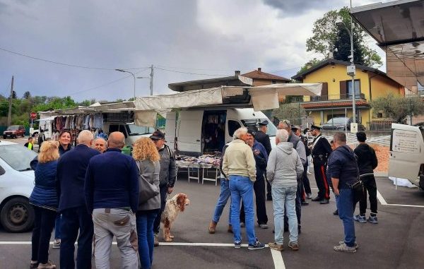 cadegliano mercato settembre bancarelle