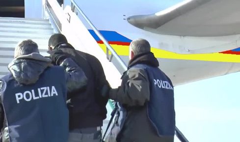 gallarate abuso studentessa espulso