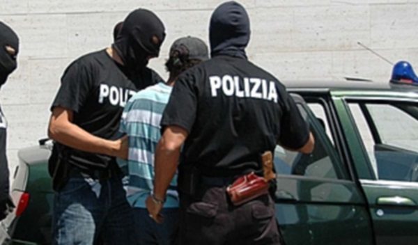 milano accoltellamento arresti