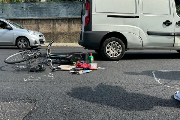 varese via crispi ciclista