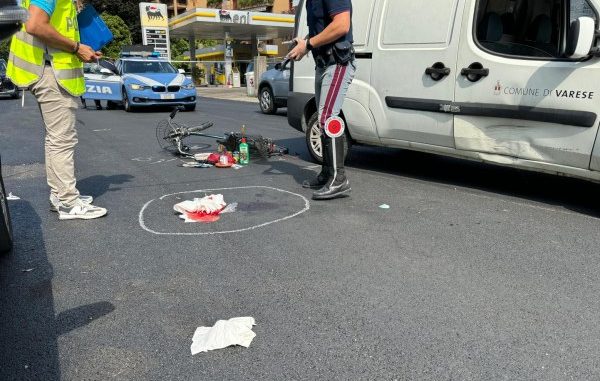 varese via crispi ciclista