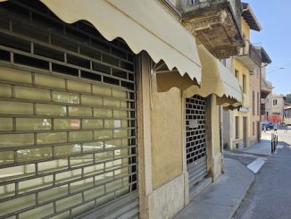 Golasecca chiuso negozio alimentari