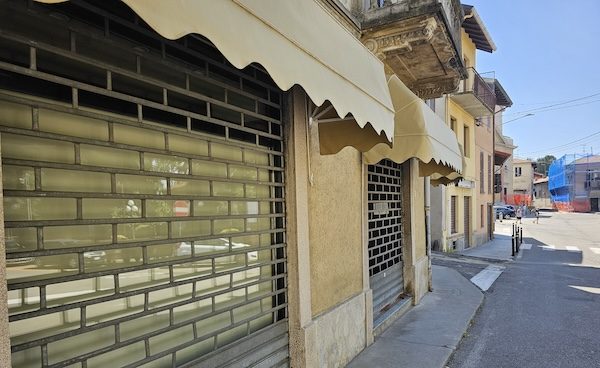 Golasecca chiuso negozio alimentari