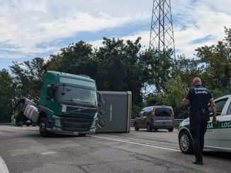Gallarate camion ribaltato 336