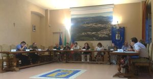 angera revoca cittadinanza duce 01
