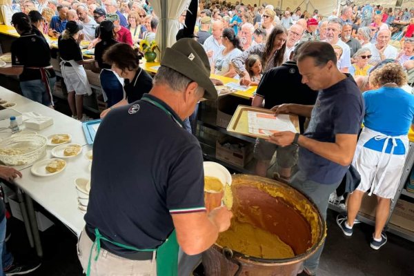 festa montagna alpini successo