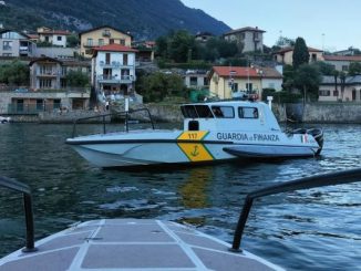 houseboat irregolari lago como