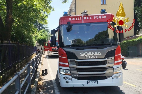 incendio porto ceresio tetto ristorante