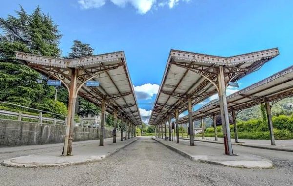 stazione tram ghirla pensiline