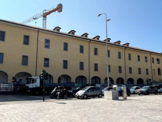 varese caserma facciata piazza