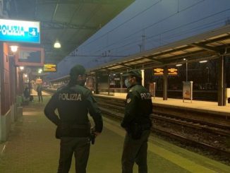 viola divieto arrestato tradate