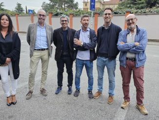 Gallarate dito medio opposizione