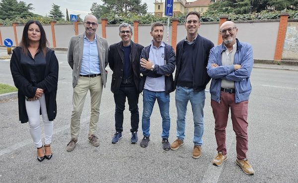 Gallarate dito medio opposizione