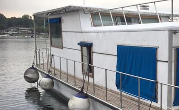 Angera houseboat ristorante abusivo