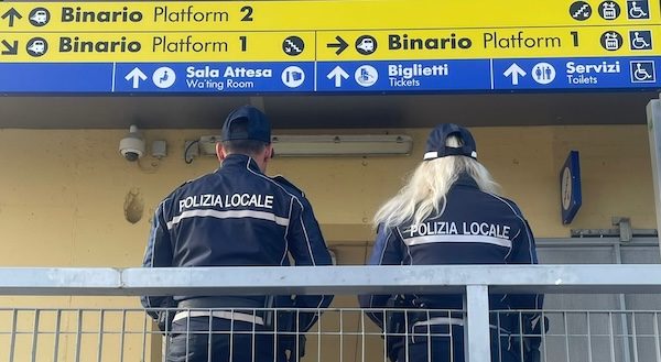 Arcisate stazione droga vandali