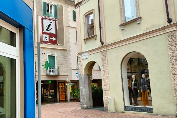 segnaletica inganna turisti varese