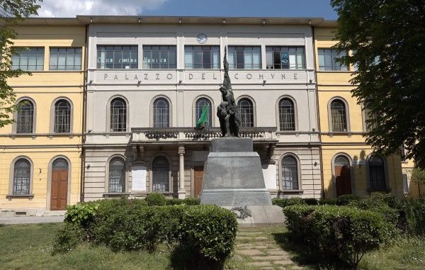 tradate sindaco scarica assessore