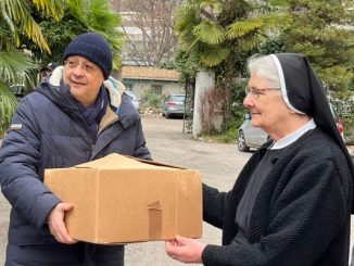 varese chiude mensa via luini