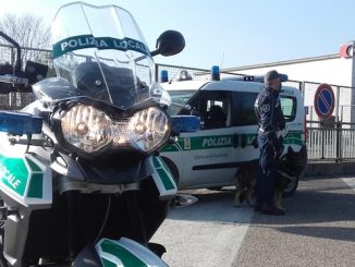 Gallarate donna aggredisce vigili