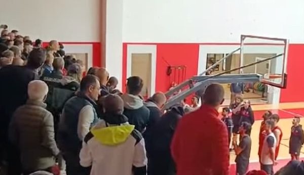 Varese basket contestazione allenamento