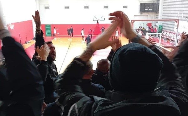 Arditi Pallacanestro Varese contestazione