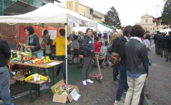 fiera mercatino bancarelle