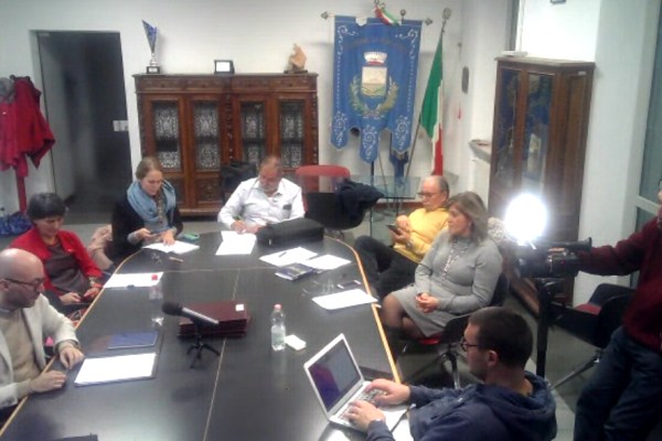 malnate primi mesi giunta