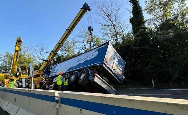 mercallo tir ribaltato superstrada