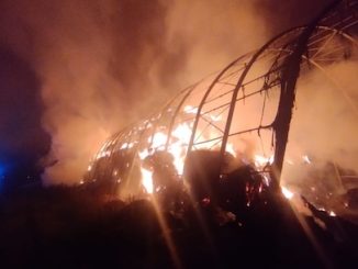 Gavirate incendio rotoballe fieno