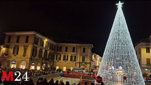 gallarate accensione albero natale