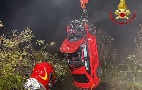 germignaga auto nel fiume