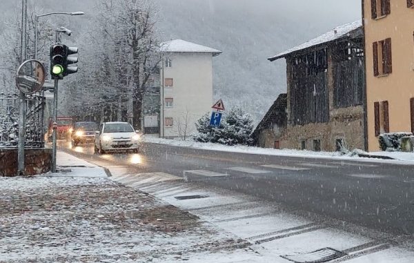 prima neve inverno montagna
