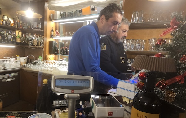 Sesto calende holly drink