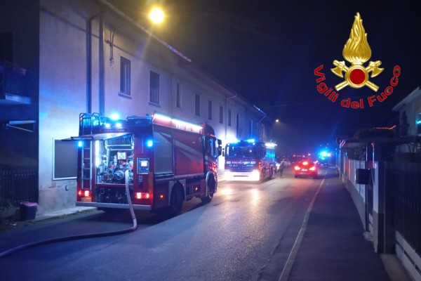 cassano brucia tetto casa