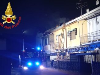 cassano brucia tetto casa