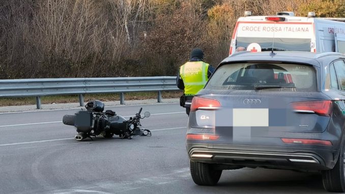 lonate moto incidente scappa