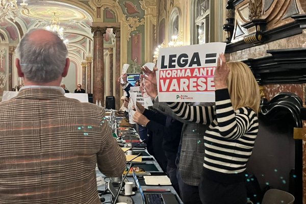 pd protesta consiglio ristorni