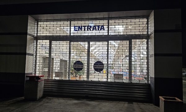 Sesto calende furto Esselunga