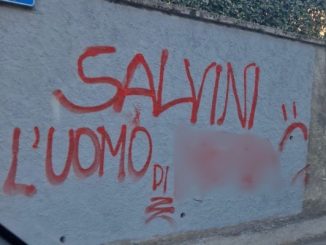 Besnate salvini insulti muri