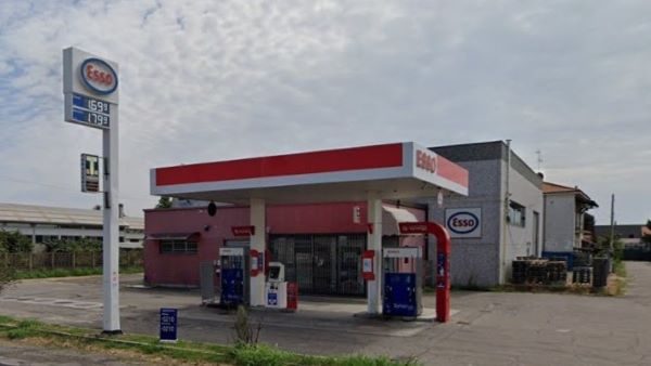distributore benzina esso sangiorgiosulegnano