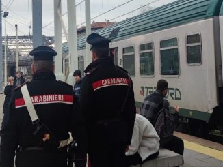 carabinieri treno stazione
